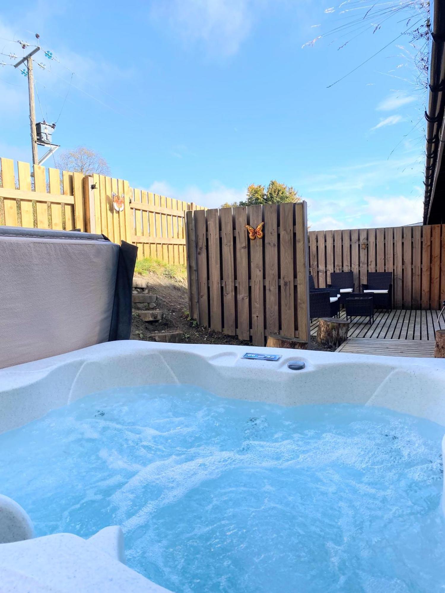 Kaoglen Squirrel Drey-Hot Tub-Pet Friendly-Perth Villa Balnald Dış mekan fotoğraf