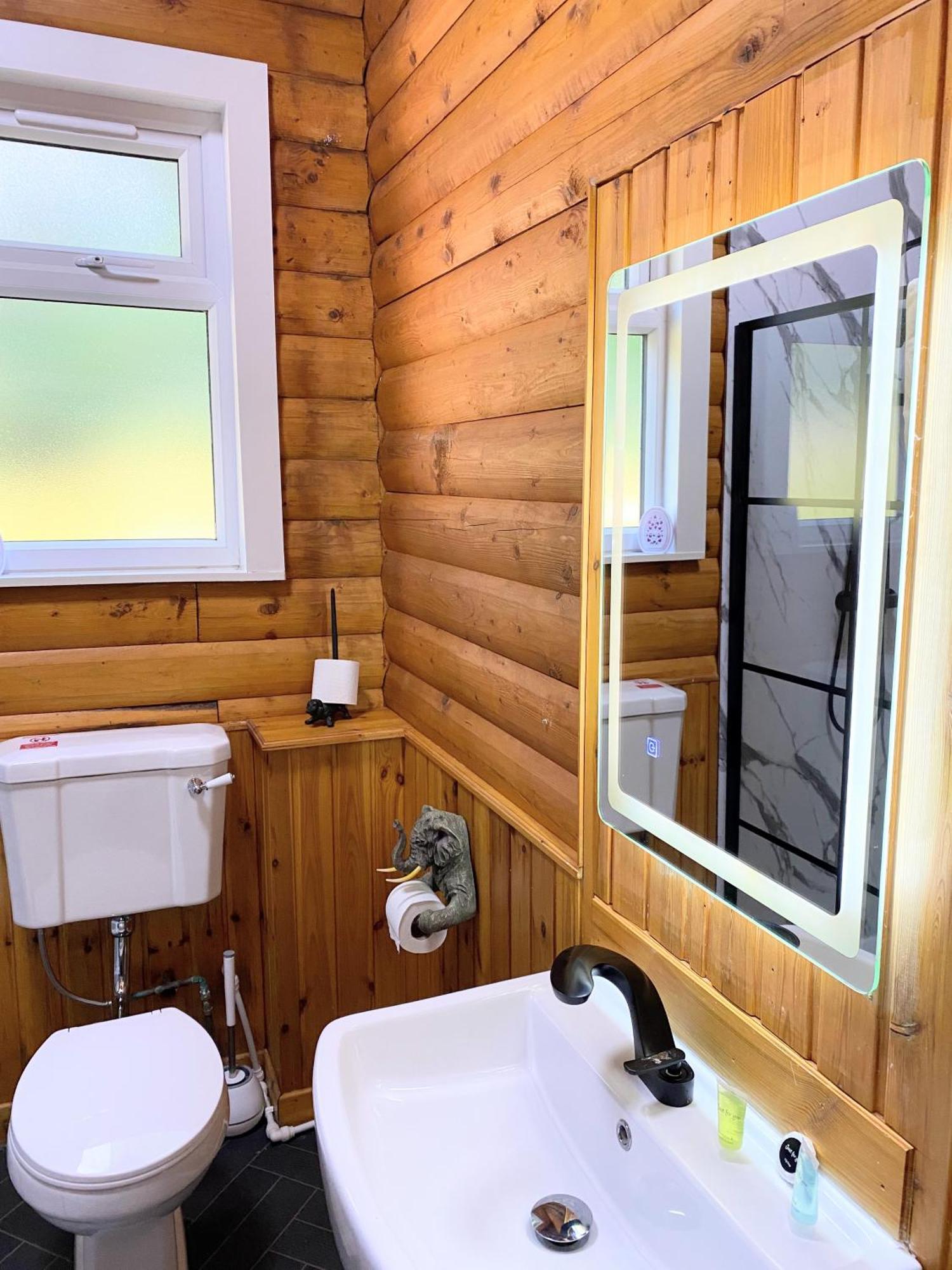 Kaoglen Squirrel Drey-Hot Tub-Pet Friendly-Perth Villa Balnald Dış mekan fotoğraf