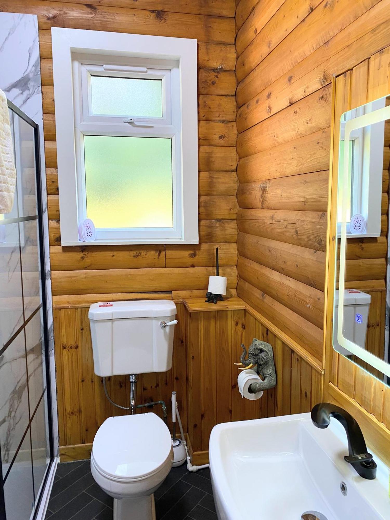 Kaoglen Squirrel Drey-Hot Tub-Pet Friendly-Perth Villa Balnald Dış mekan fotoğraf
